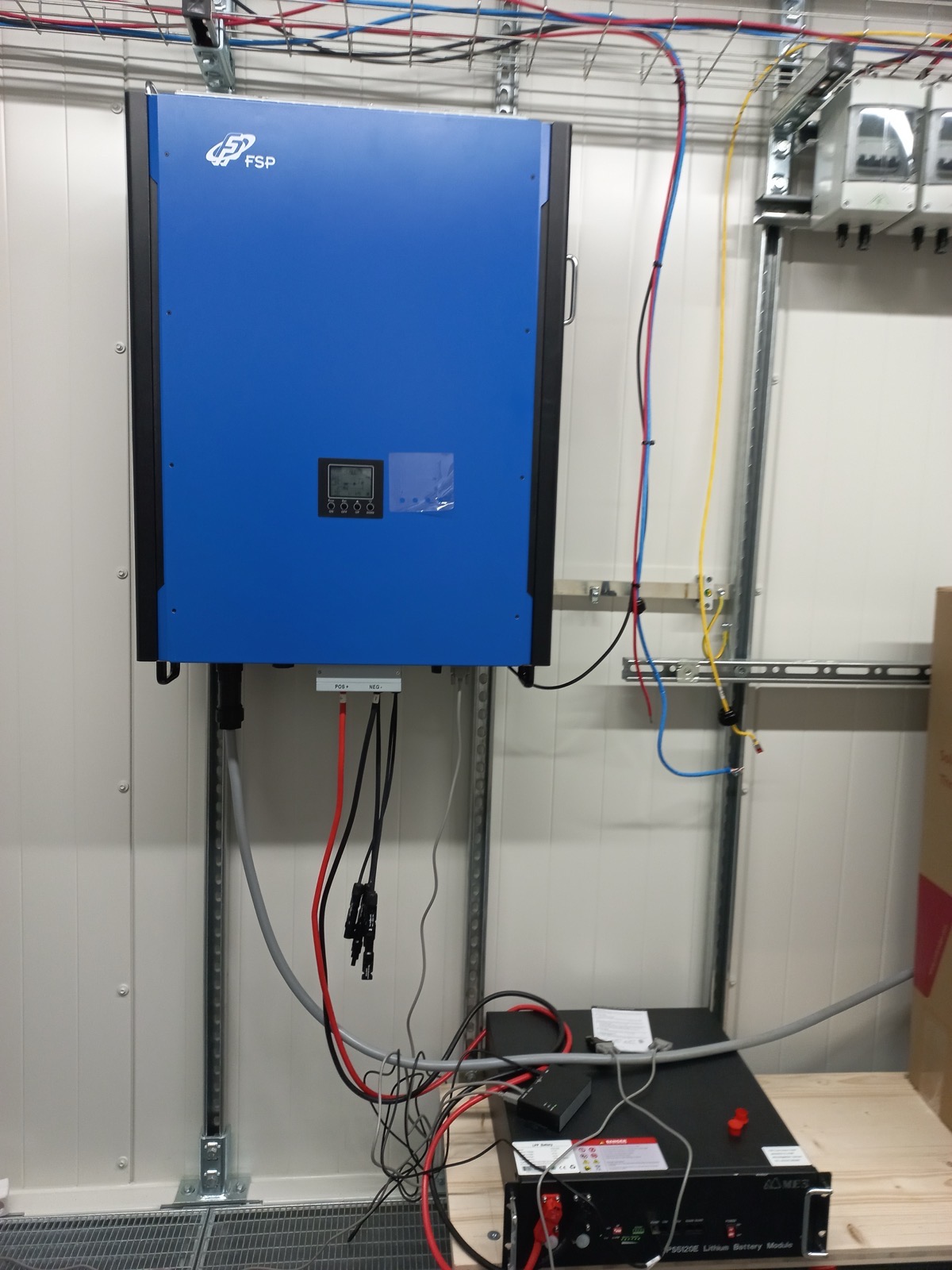 Bregenz-Vorarlberger Kraftwerke-Inverter Test bay-Inverter FSP-01ASD. Photo by Asurnipal on Wikimedia Commons.