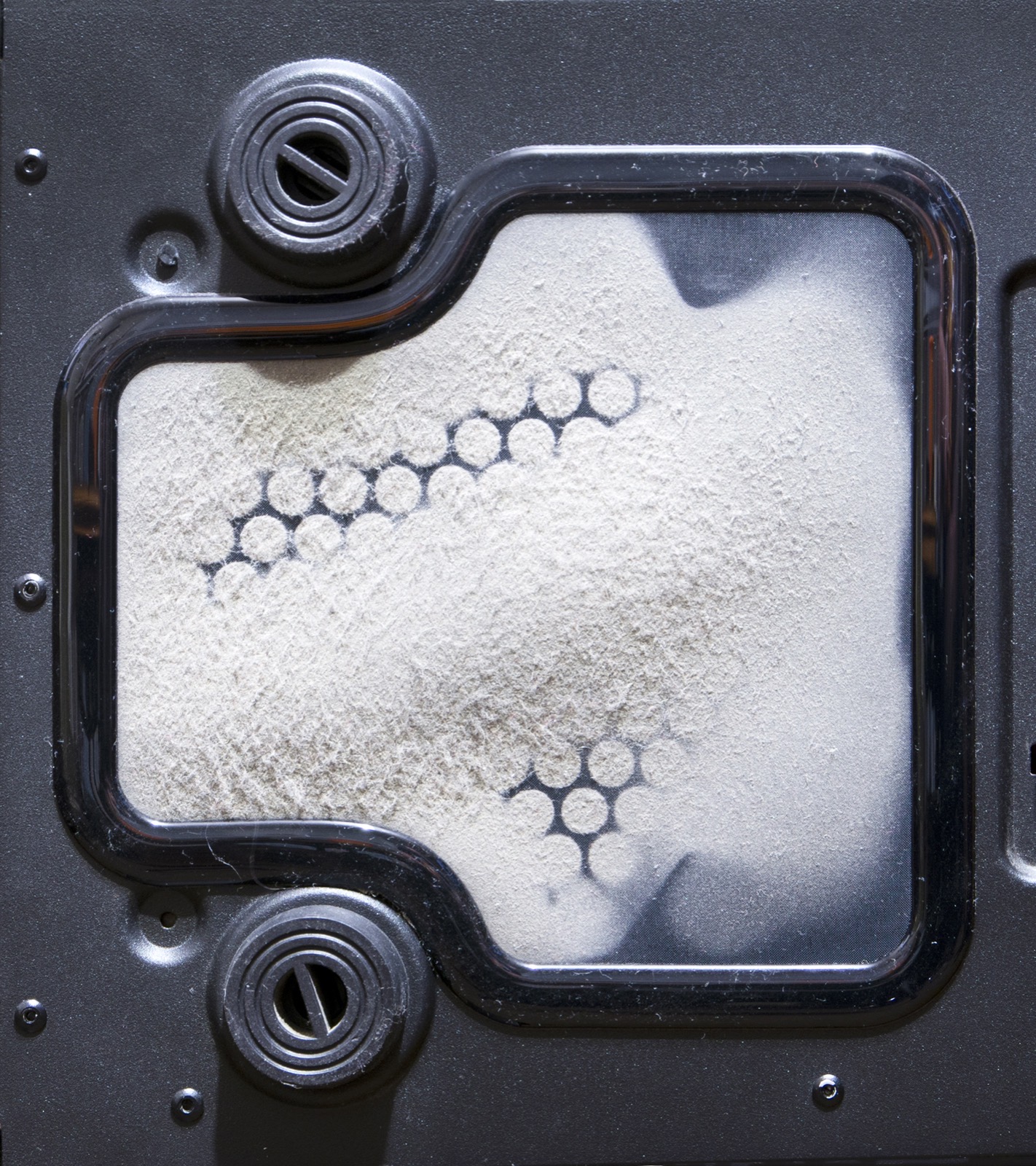 2014 Filtr powietrza DEMCiflex. Photo by Jacek Halicki on Wikimedia Commons.